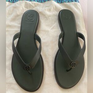 Tory Burch Benton Thong Leather Poblano Green Size 9 Authentic new w/dust bag